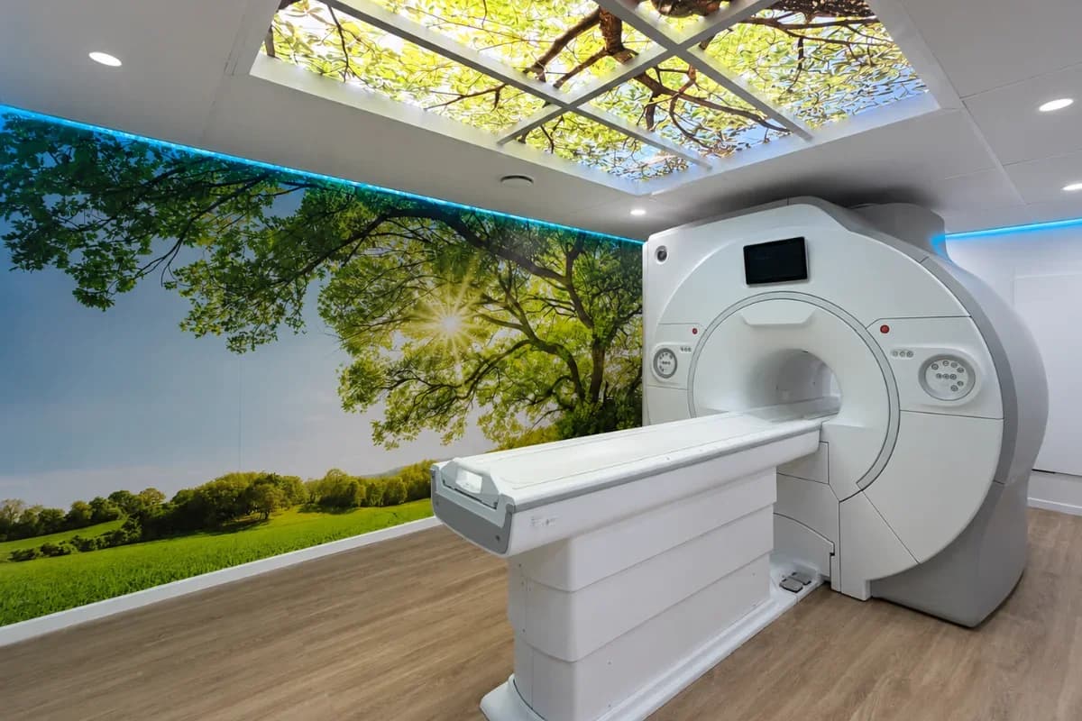 Equipamento de Ressonância Magnética na estrutura da INNEURO.